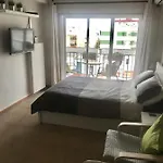 Centrally Located And Comfortable In 4b *