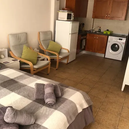 Centrally Located And Comfortable In 4b Appartement *