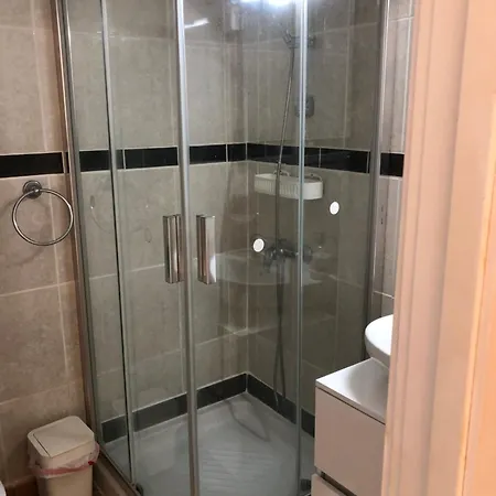 Centrally Located And Comfortable In 4b *