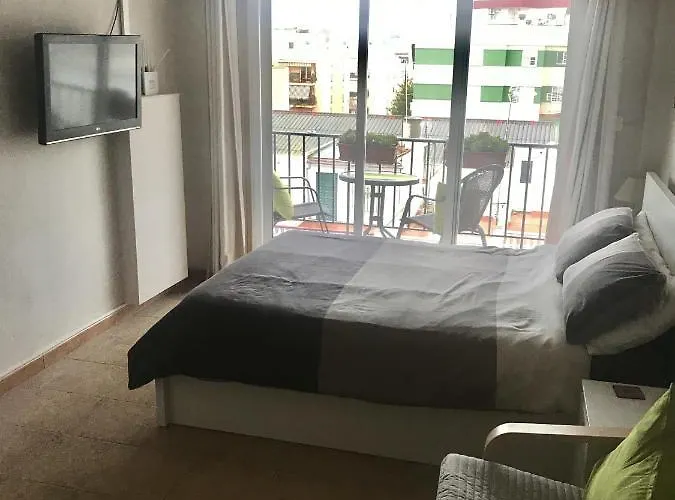 Centrally Located And Comfortable In 4b *